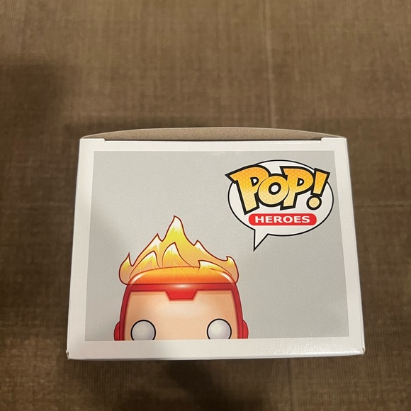 NWT Firestorm #91: DC Super Heroes Funko POP! Vaulted & Rare - Picture 2 of 7
